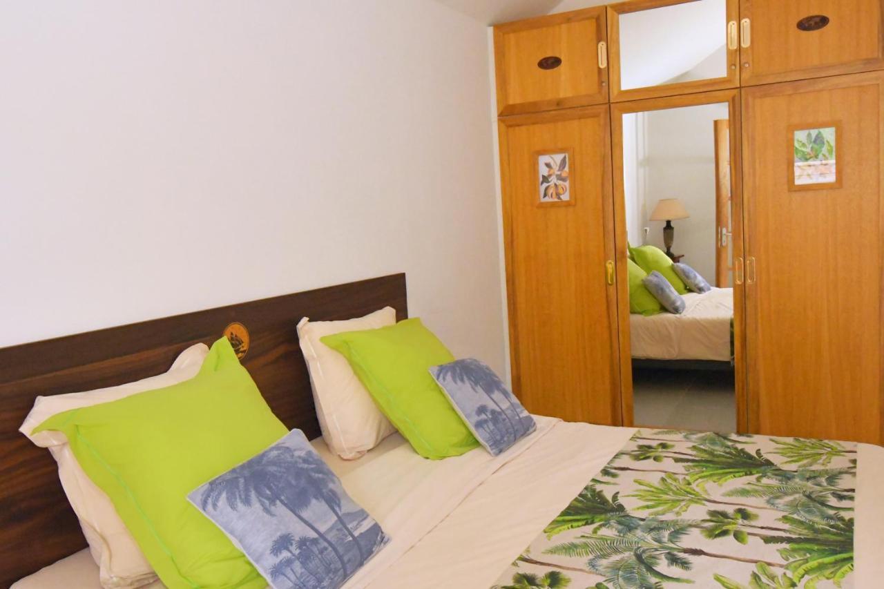 Le Jacaranda Du Guillaume Bed & Breakfast Le Guillaume Ngoại thất bức ảnh
